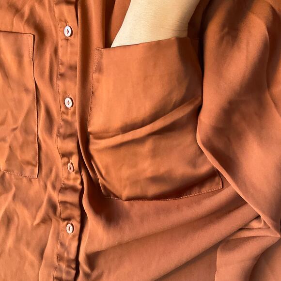 Worthington Women Shirt size M Button Down Long Sleeve Silky Soft V-neck Brown - Picture 6 of 9